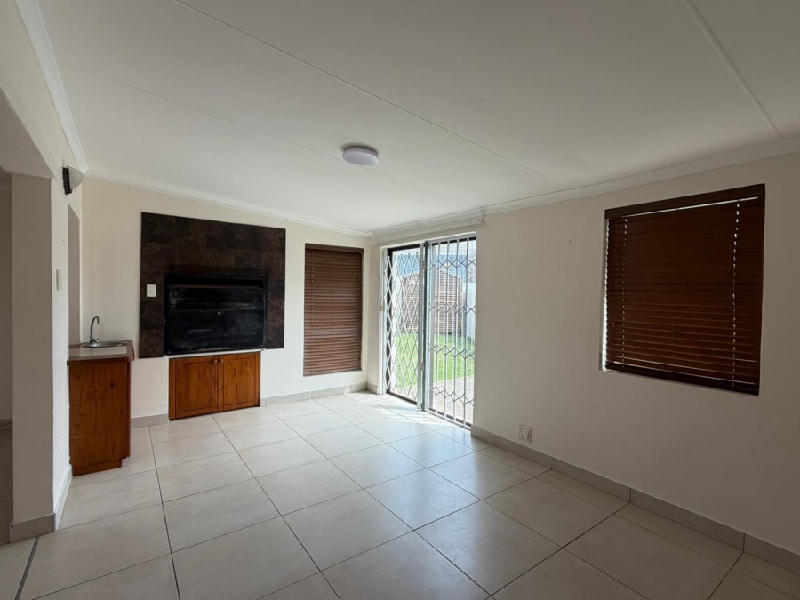 To Let 2 Bedroom Property for Rent in Overbaakens Eastern Cape